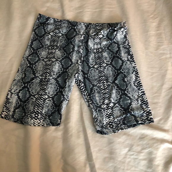 Clothes - Picture 9 of 16